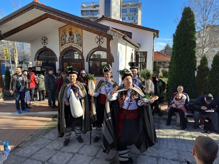 Рождественски празник в двора на храм „Св. Три Светители“ организира Женско благотворително дружество „Св. Мина“