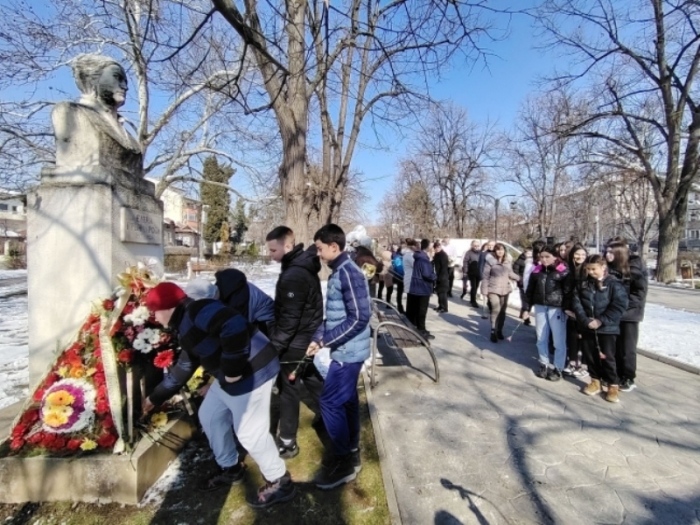 В Горна Оряховица сведоха глави пред паметта на Спасителката на града Елена Грънчарова