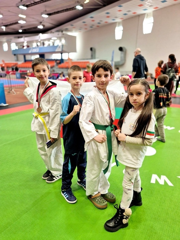 ТК „Кондор“ се върна с 3 медала от „Royal Open Kids Championships”